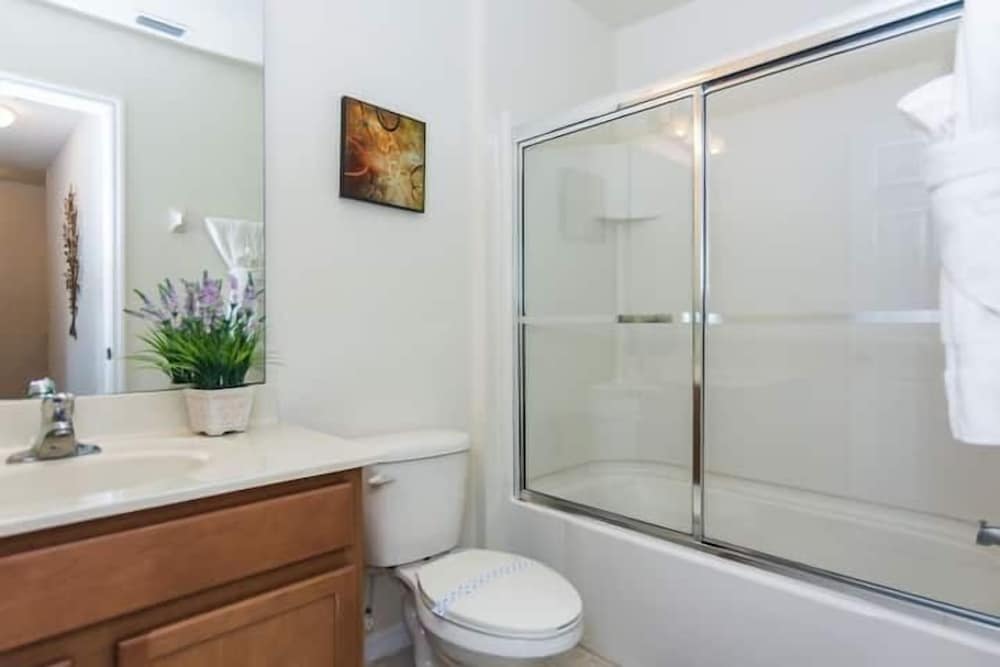 1030 LF - Bella Vida - Special 3Bd 13 Minutes to Disney view 5
