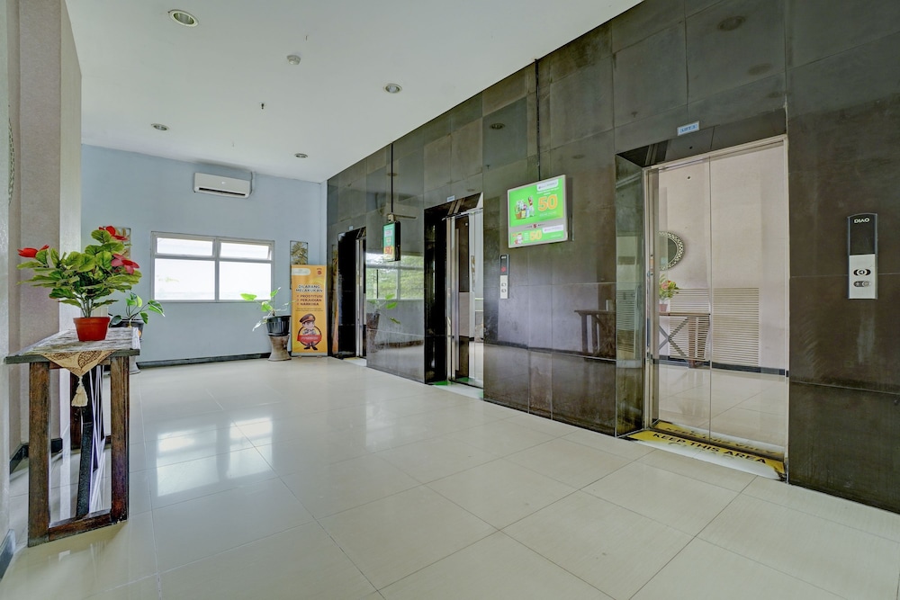 OYO 95090 Elzirooms Gunung Putri