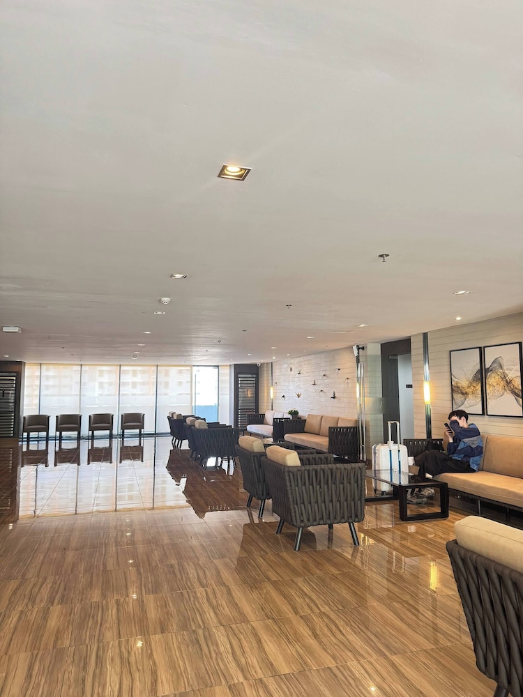 Entire Room in Makati Center With Fast Wifi