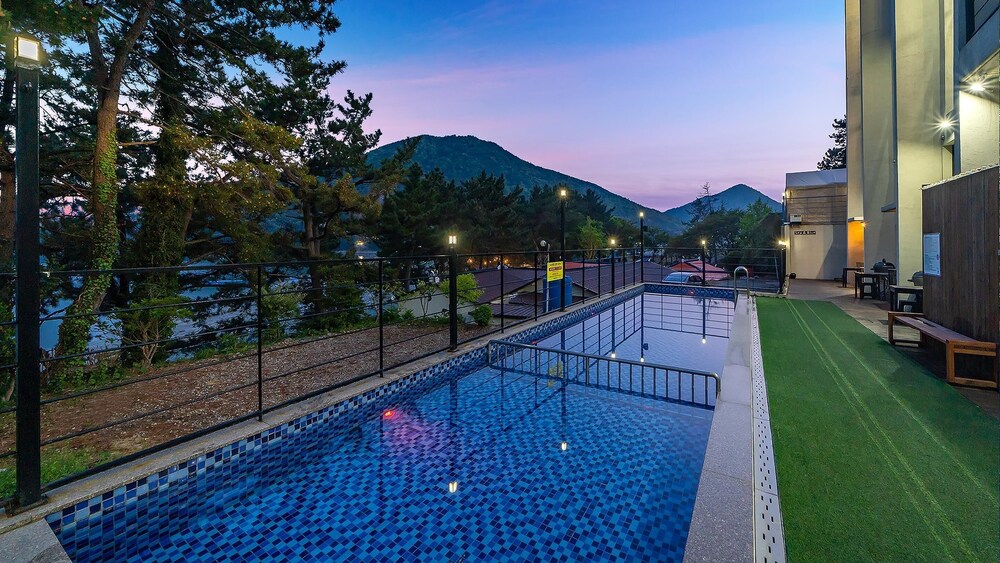Yeosu Sea&blue Family Pension