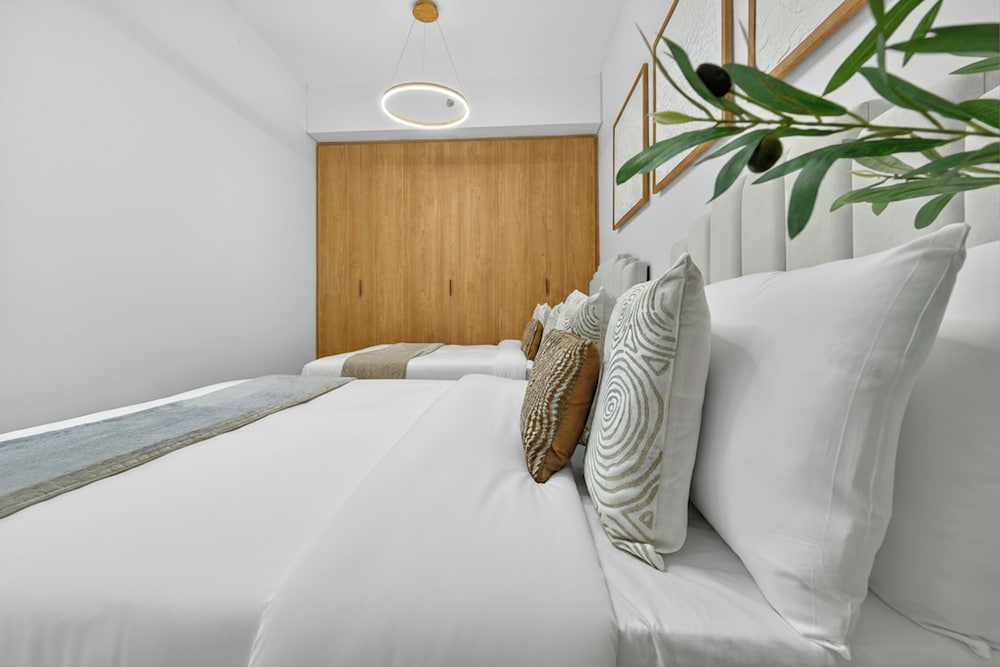 Radiant Boulevard by DVH Luxe Retreats