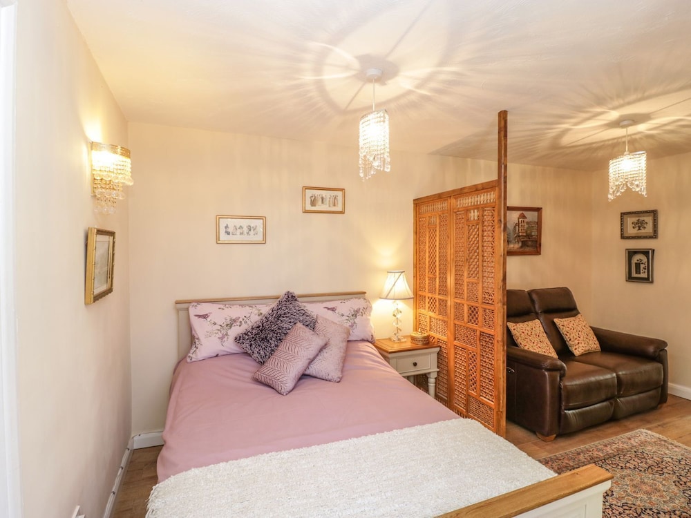 Relaxing Studio - Sauna - Luxe Bed - Pet-friendly view 5
