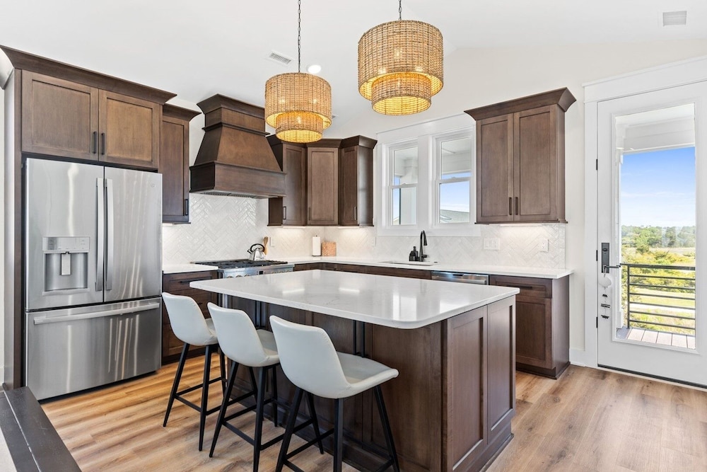 1040 Break / 1040 Ocean Blvd West 4 Bedroom Home by RedAwning