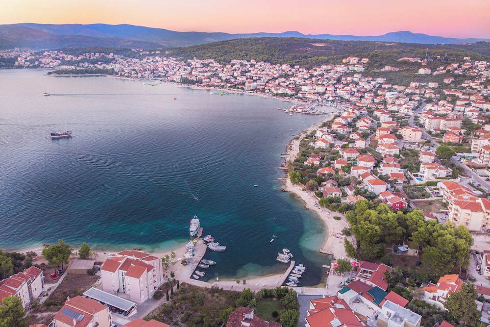 Island Resort Mihaela