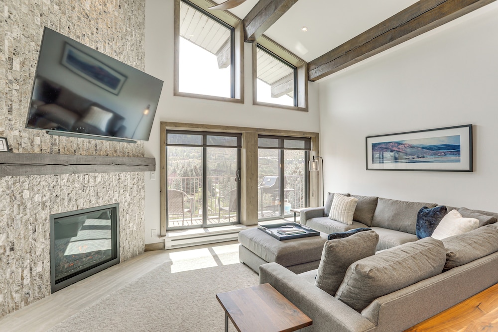 Sauna & Ski Shuttle Access: Mtn-view Condo in Avon