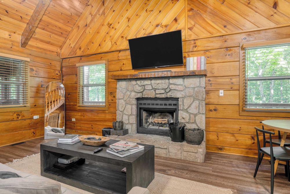 Sleeps 20 3 Cabins w/ Hot Tubs, Game Room, Fire Pit Dudley Trio by Avantstay