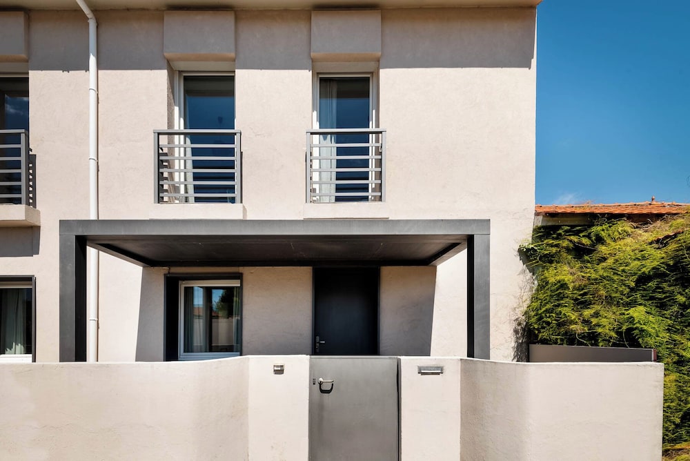Aguda1 · Aguda's Family House 4bd, Parking, BBQ