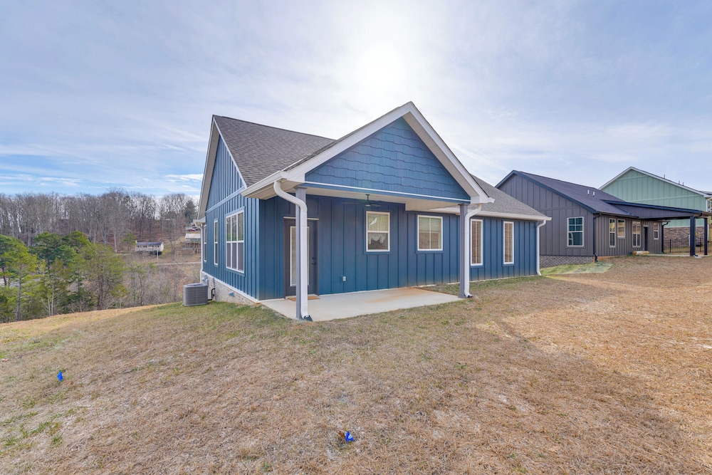 Cherokee Lake Retreat w/ Views in Morristown!
