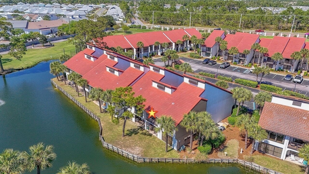 2BR Condo in Edgewater Resort With Golf, Tennis, Pools & Free Tram Service!