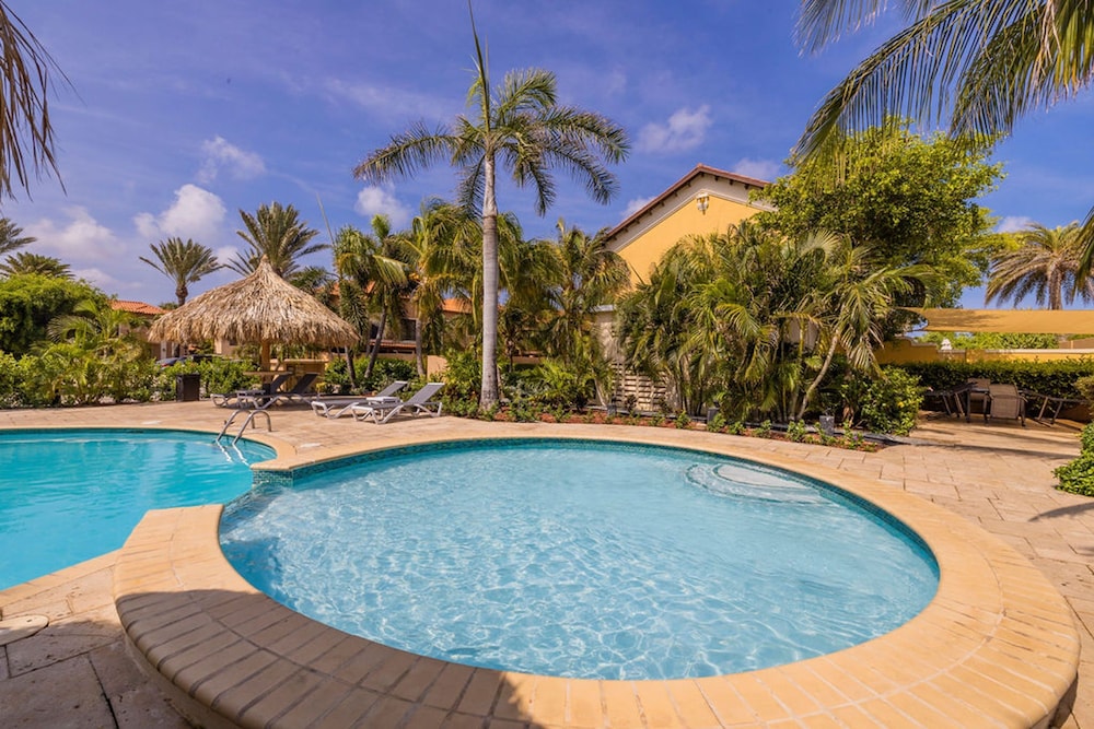 Townhome Goldcoast GYM Pools 24 7 Security