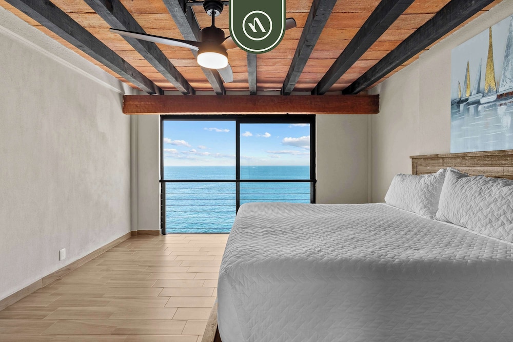 Oceanfront 2 BR Condo With Spectacular View - Pool
