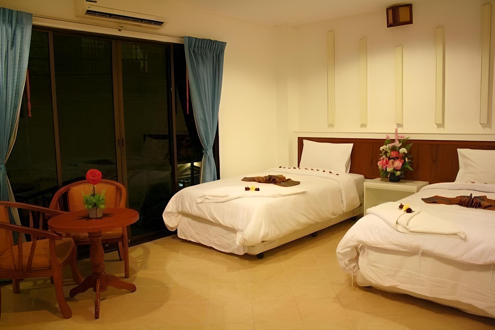 Triple Rund Place Hotel