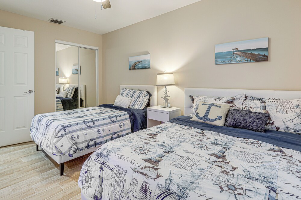 8 Mi to Stuart Beach: Home w/ Pool Access!