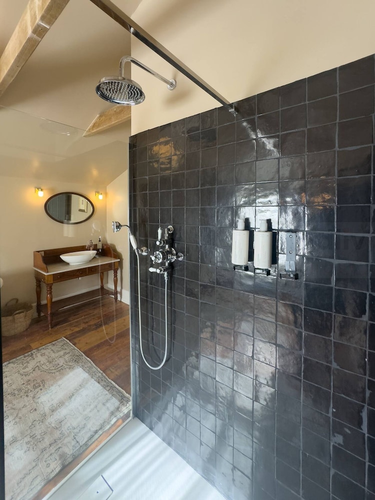 Georgian Luxury Margate Tnhouse Sleeps 11 by Adliv