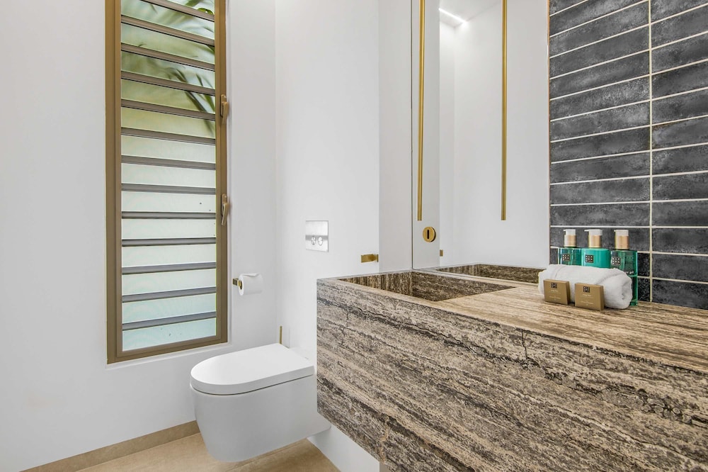Luxurious Hideaway at The Cape Blue Bay