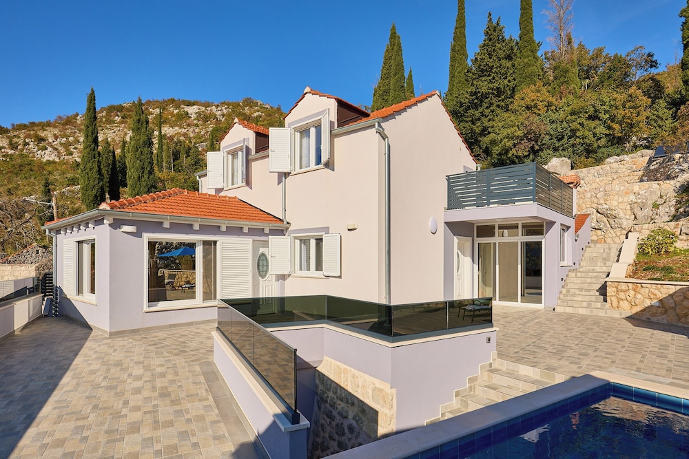 Hedera Estate, Villa Hedera XVI