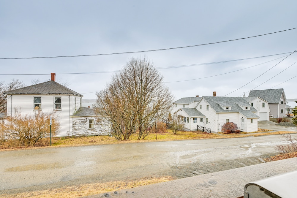 Cozy Maine Getaway: Covered Deck, Walk to Beach! view 3