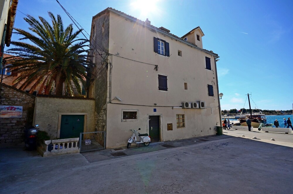 Photo 11