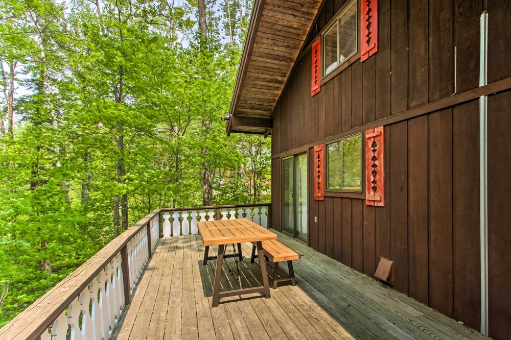 Swiss-style Chalet w/ Fireplace - Near Story Land! view 2
