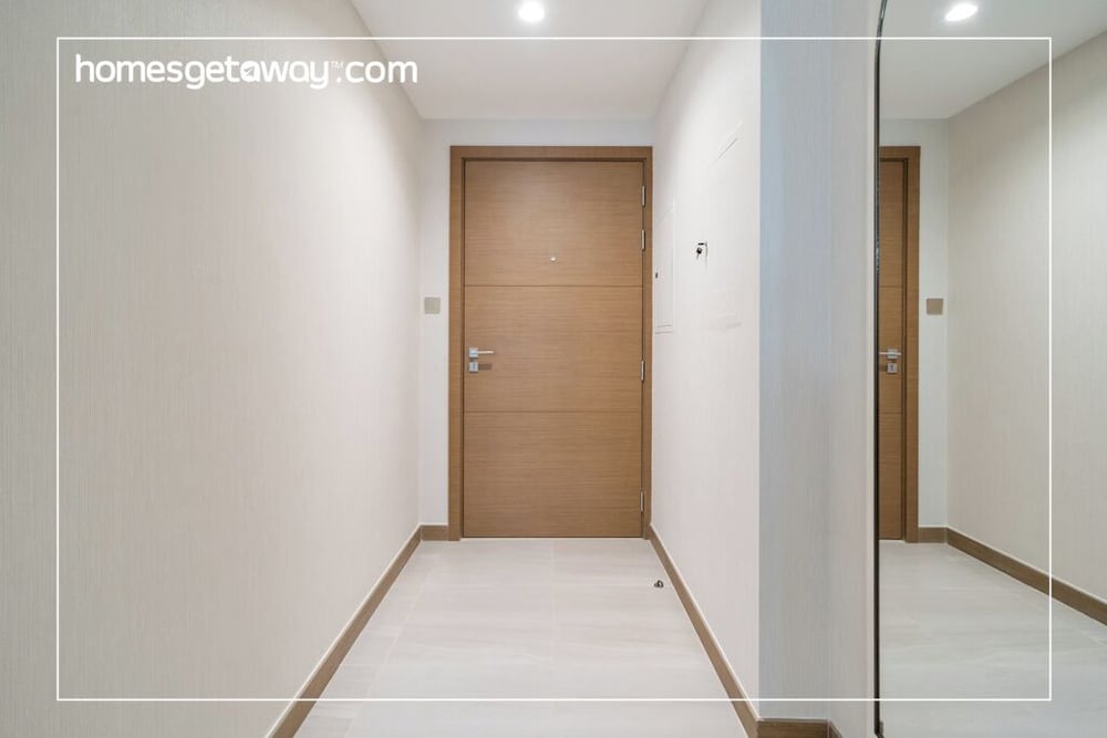 Modern 2BR – Canal-Side Elegance