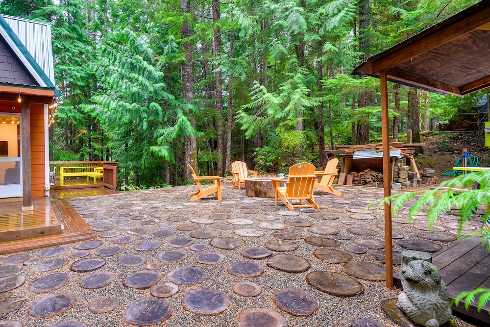 Adorable A-frame Cabin, Steps to Lake Cushman! view 3