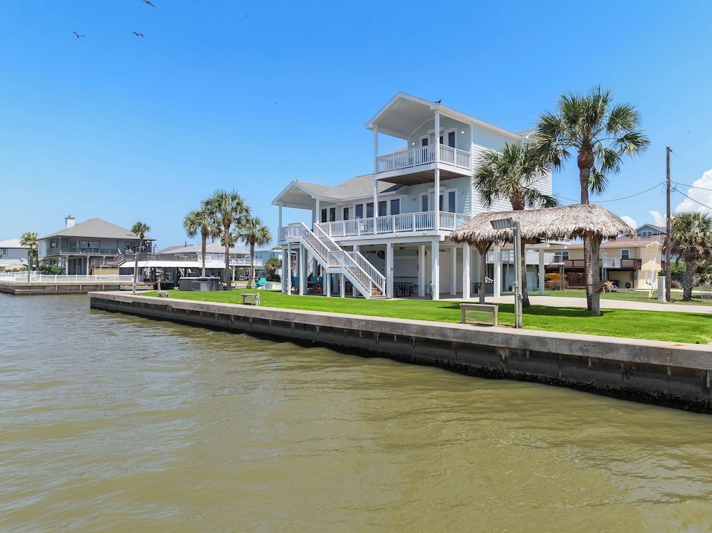 Blue Marlin Bayfront Retreat by Ryson Vacation Rentals