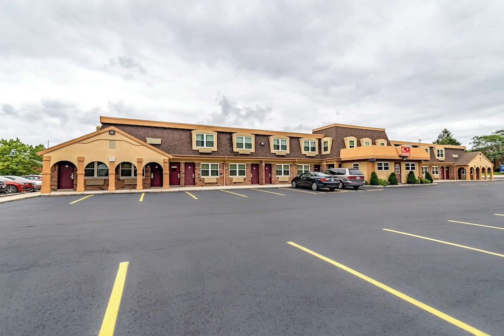 Econo Lodge Worthington - Columbus North - Image 5