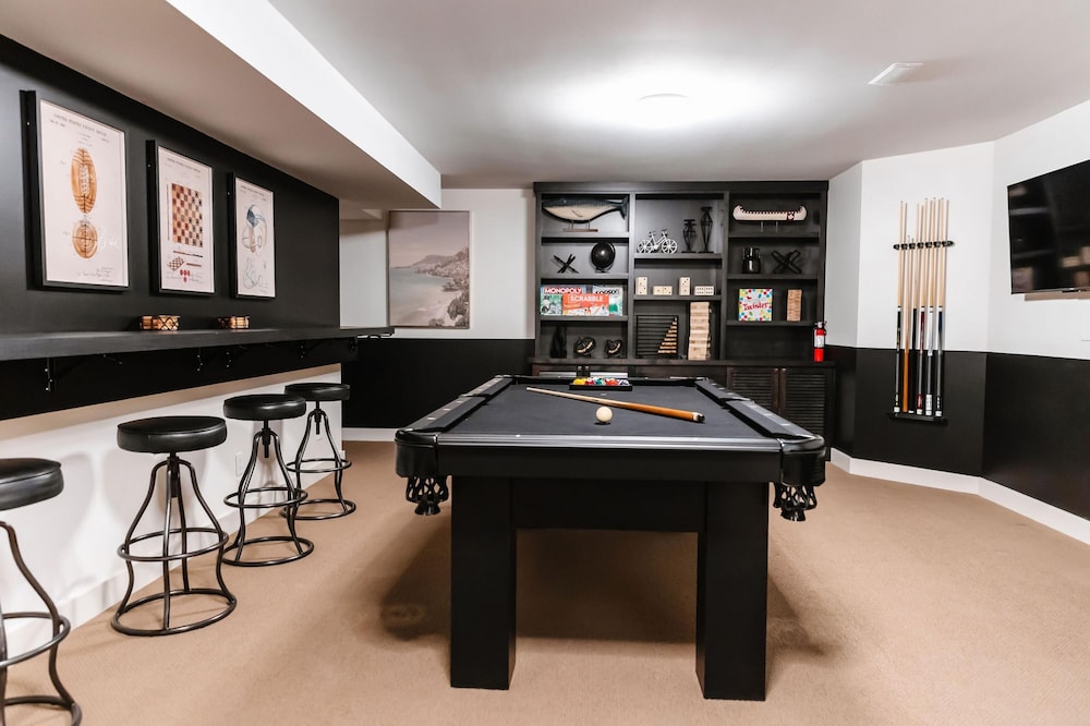 Private Luxury Oasis w Pool HT Parking