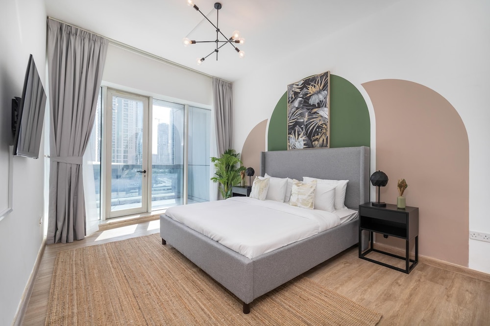 Dubai Marina - Stunning Huge 4 Bedroom Apts Near JBR - Gym - Pool - Parking by Sojo Stay