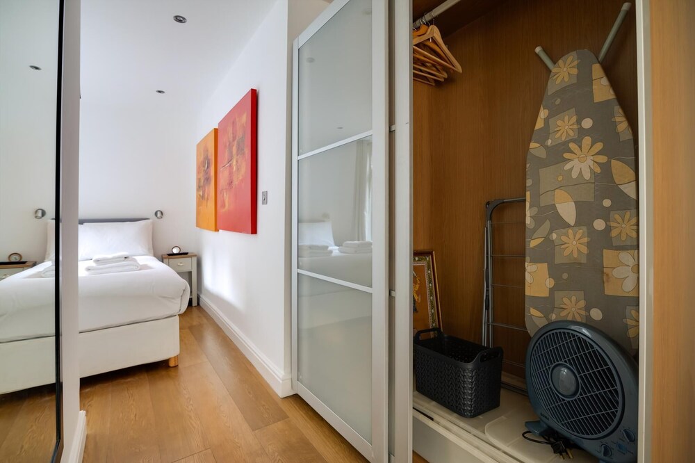 Lovely Charing Cross Apartment