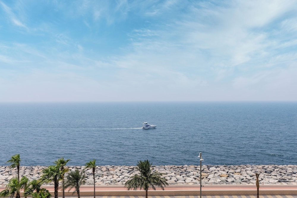 Waves - Premium Seaside Retreat With Private Beach