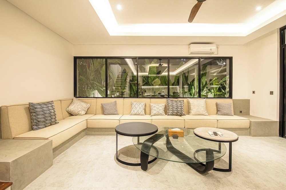Tropical Elegance 5BR Canggu Villa Near Beach