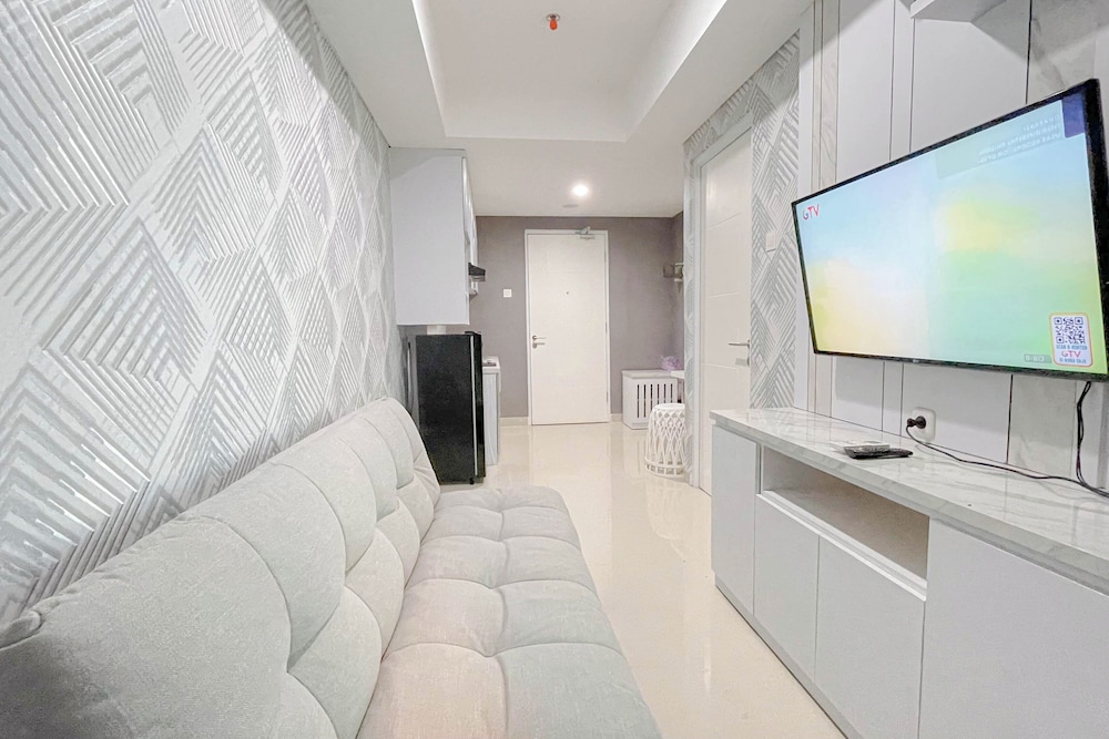 Grey Toned 1Br Apartment Tamansari Skylounge Makassar