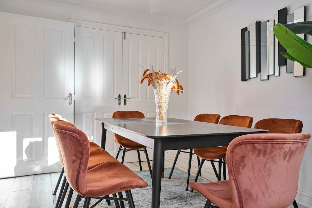 Host Stay Snowdrop Crescent II