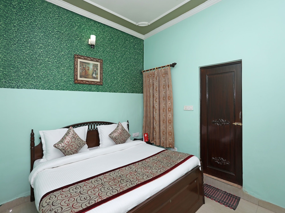 OYO 11312 Hotel Aero Capitol