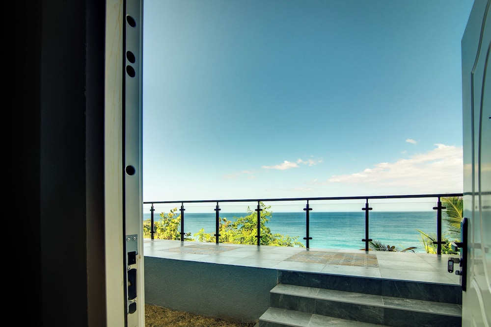 Luxury Oceanfront Villa Fully Staffed