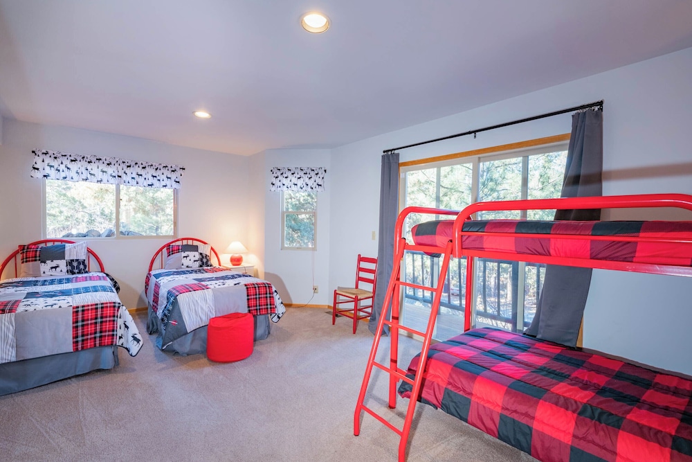 Moonridge Treehouse view 2