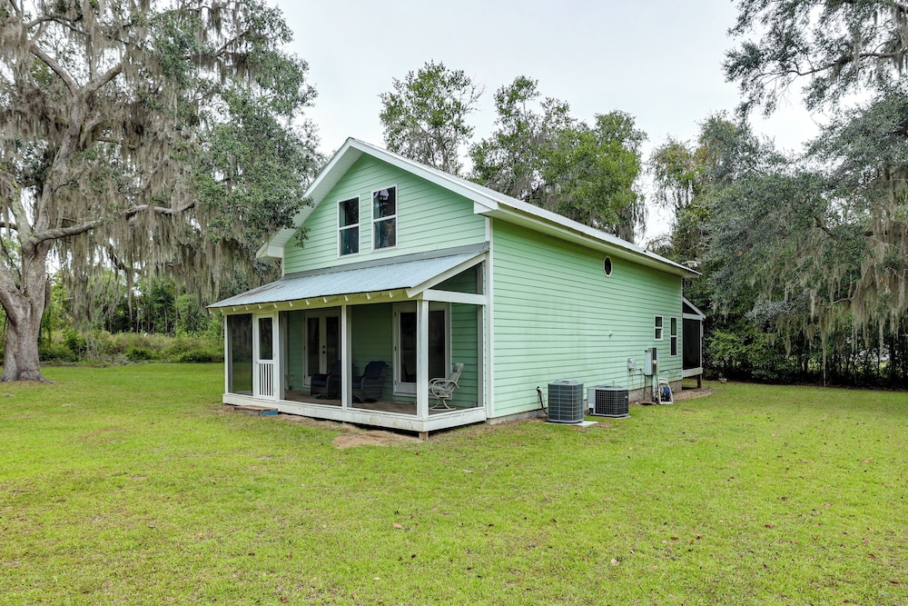 1/2 Mi to Sapelo River: Family Home w/ Large Yard