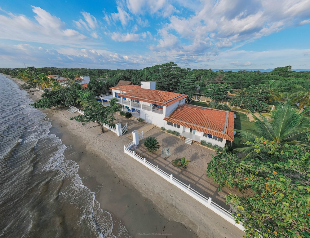 Villa El Francés 4BD WPool & Beach Front