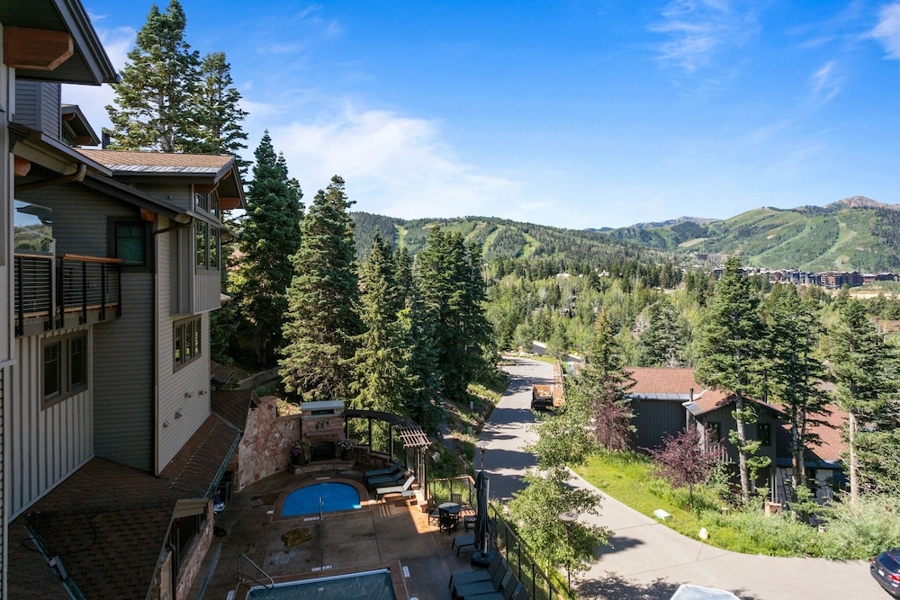 Stag Lodge at Deer Valley Resort - Four Bedroom Residence with Loft and Spa #29 4 Condo