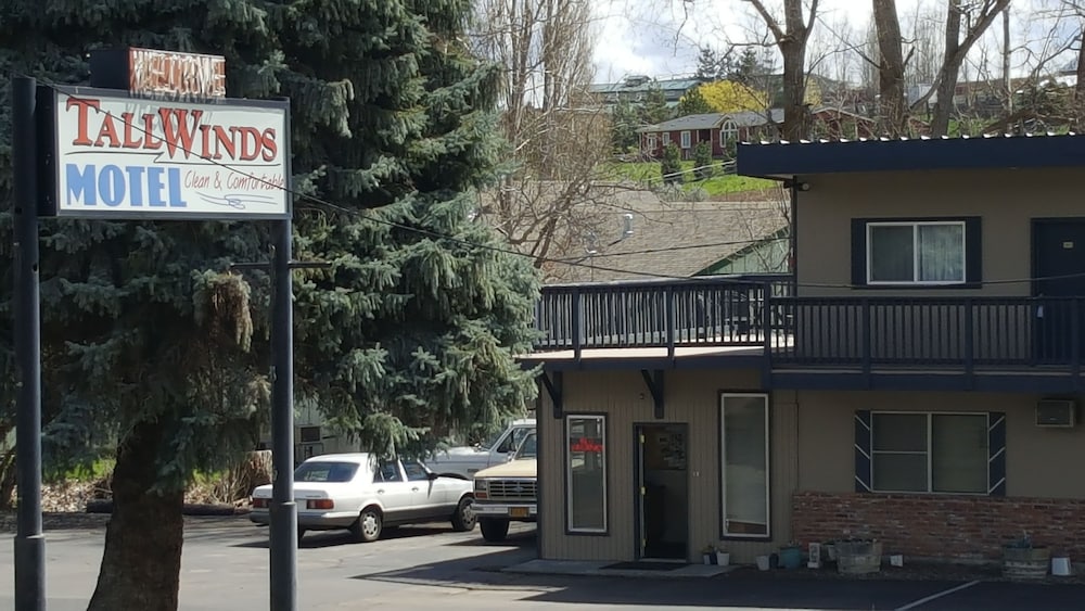 Tall Winds Motel