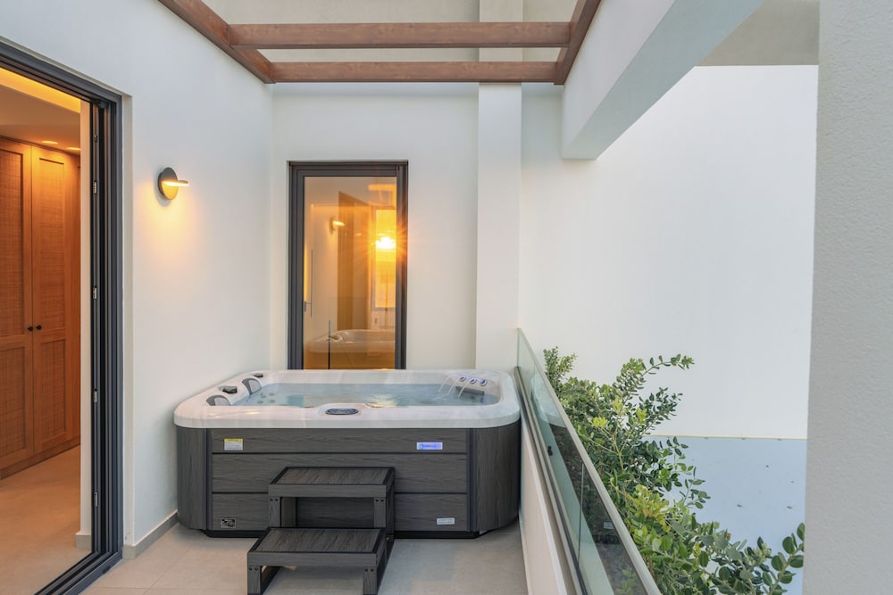 Villa Luxury Heaven - With Heated Pool