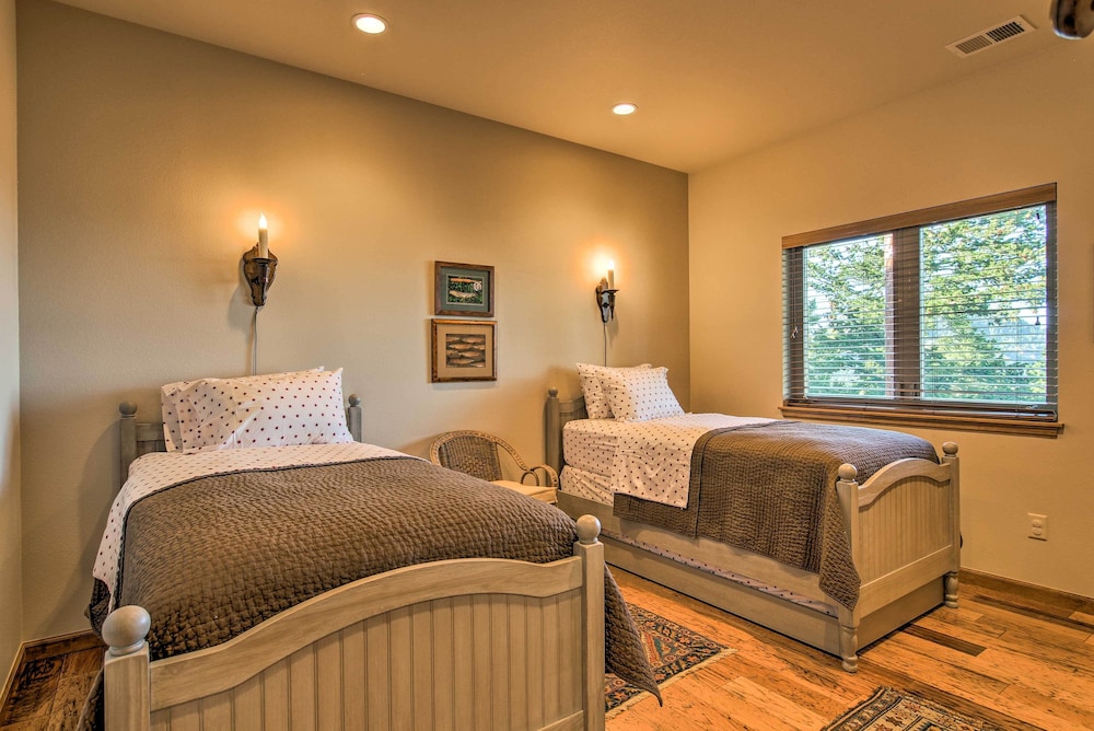 Lake & Mountain Views: Stunning Estes Park Home!
