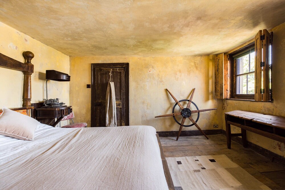 Extraordinary Grade Ii-listed Early Georgian Home
