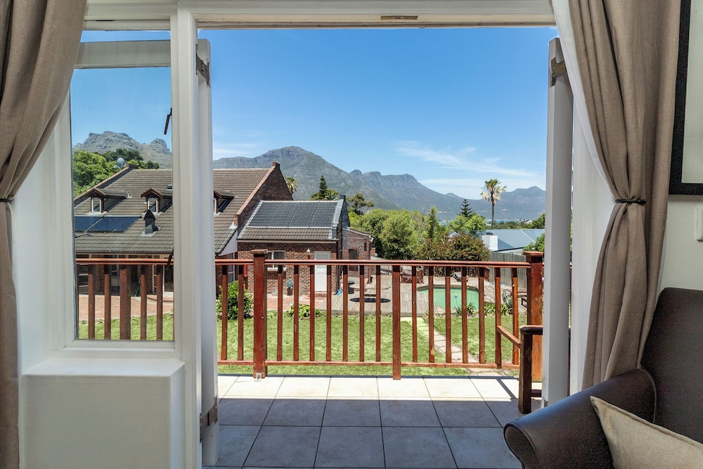 Room in Guest Room - Garden Cottage, Houtbay, Cape Town, South Africa