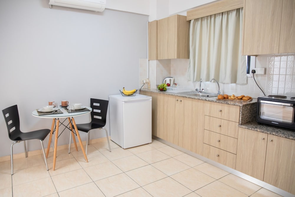 Valentina Apartments Central Paphos Beach Stay 2