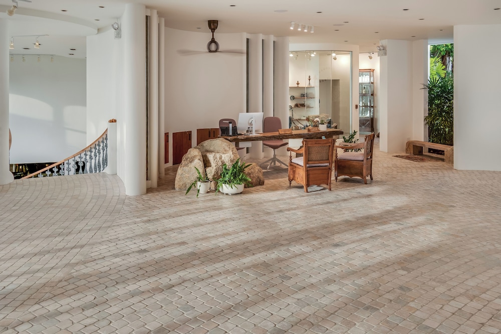 Lobby & Reception