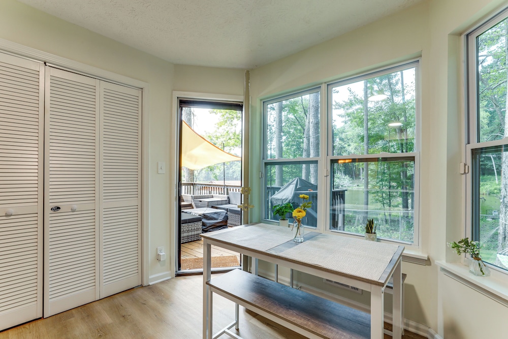 5 Mi to Stone Mountain: Lakefront Family Home