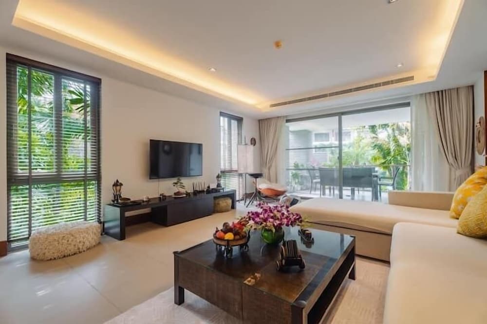 Elegant Beachfront 3BR Condo at Pearl of Naithon