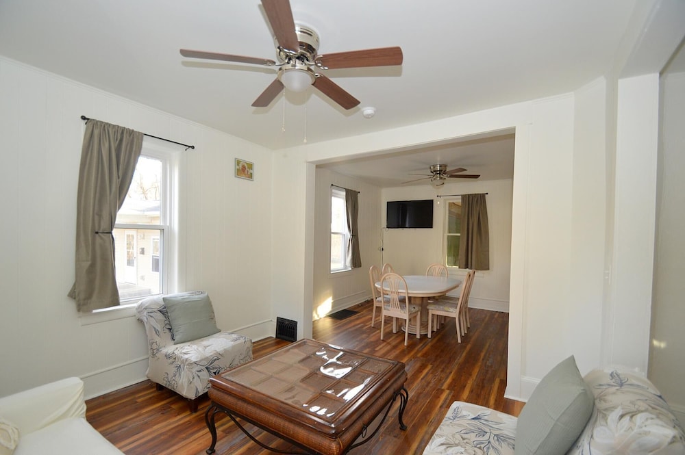 Broadway Cottage - Convenient Location!